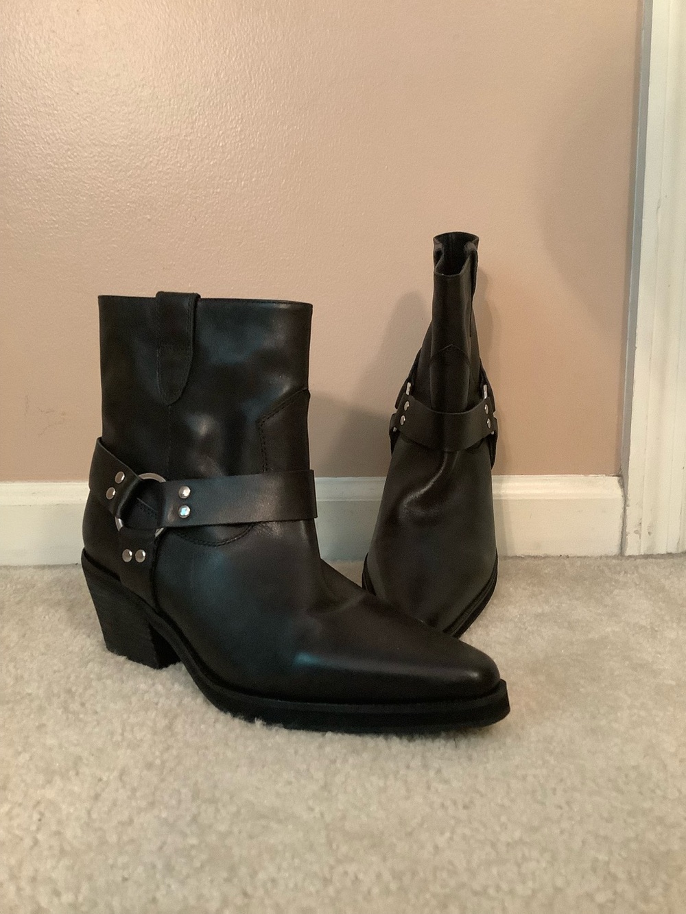 New Intentionally Blank Joey Ankle Moto Boots Black Leather Harness Size 7.